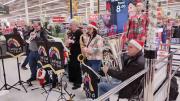 20231210 BCB Xmas Busking Asda Keighley-08c